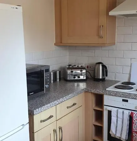 City Centre Comfort: 2-Bed Apartment with Parking Southampton Exterior photo
