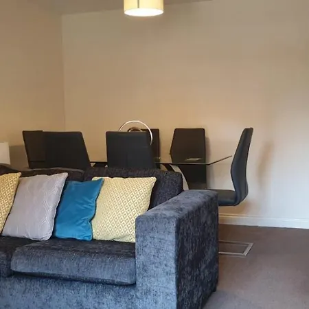 City Centre Comfort: 2-Bed Apartment with Parking Southampton Exterior photo