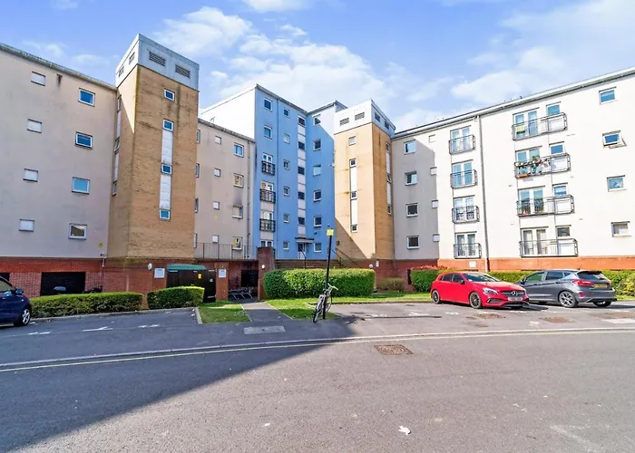 Best Price!Superb City Centre 2Bd Apartment, 1 Double Bed, 2 Singles Or Superking, Sofabed, Smart Tv & Free Secure Parking