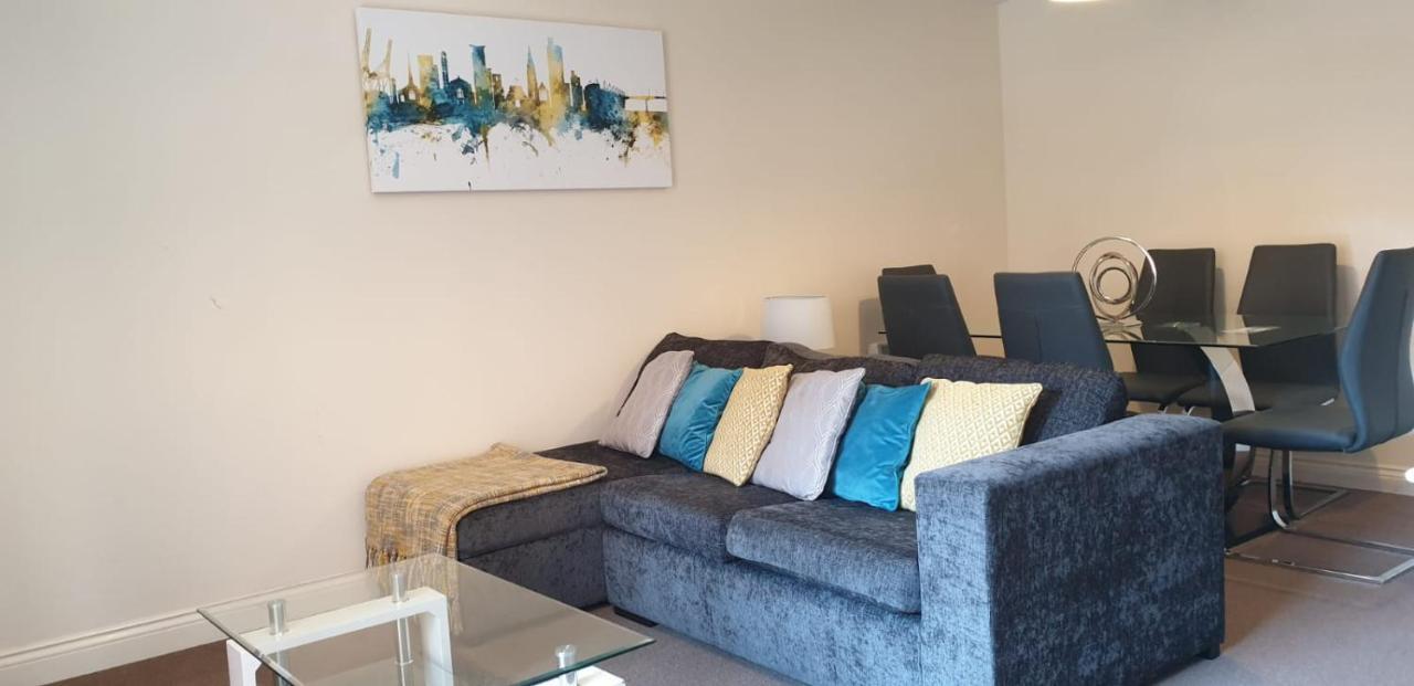 Price!superb Centre 2bd Apartment, 1 Double Bed, 2 Singles Or Superking, Sofabed, Smart Tv & Free Secure Parking Appartement *