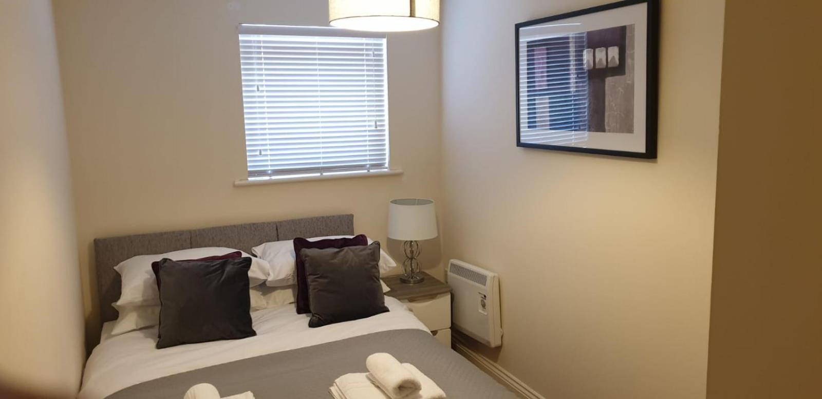 Price!superb Centre 2bd Apartment, 1 Double Bed, 2 Singles Or Superking, Sofabed, Smart Tv & Free Secure Parking * Southampton