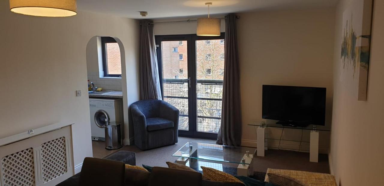 Price!superb Centre 2bd Apartment, 1 Double Bed, 2 Singles Or Superking, Sofabed, Smart Tv & Free Secure Parking * Southampton