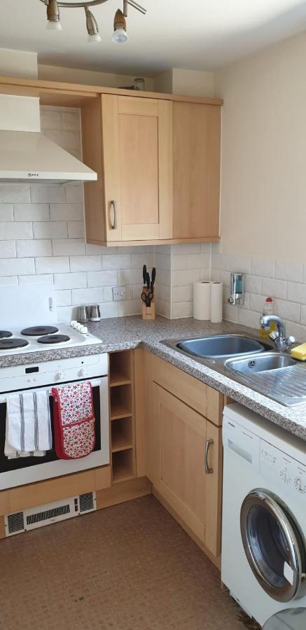 Price!superb Centre 2bd Apartment, 1 Double Bed, 2 Singles Or Superking, Sofabed, Smart Tv & Free Secure Parking