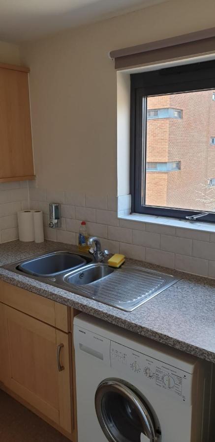 Price!superb Centre 2bd Apartment, 1 Double Bed, 2 Singles Or Superking, Sofabed, Smart Tv & Free Secure Parking Southampton