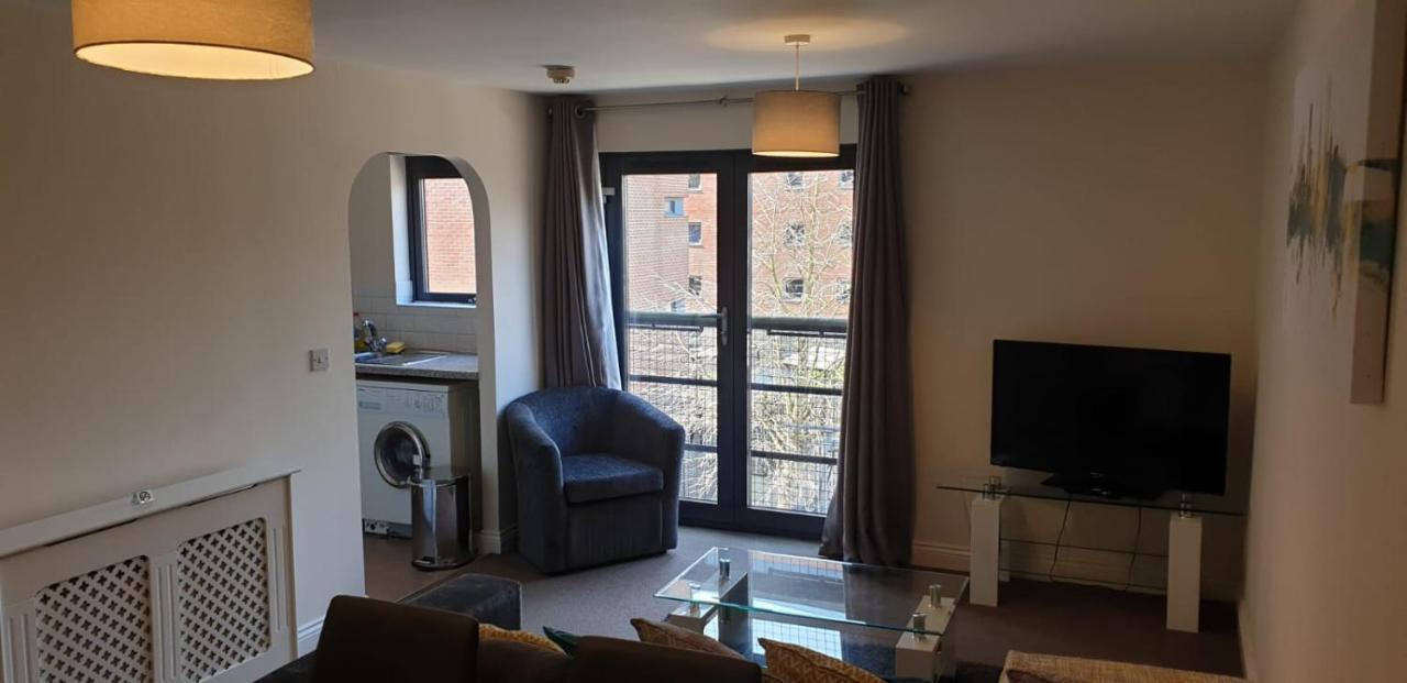 Price!superb Centre 2bd Apartment, 1 Double Bed, 2 Singles Or Superking, Sofabed, Smart Tv & Free Secure Parking Southampton